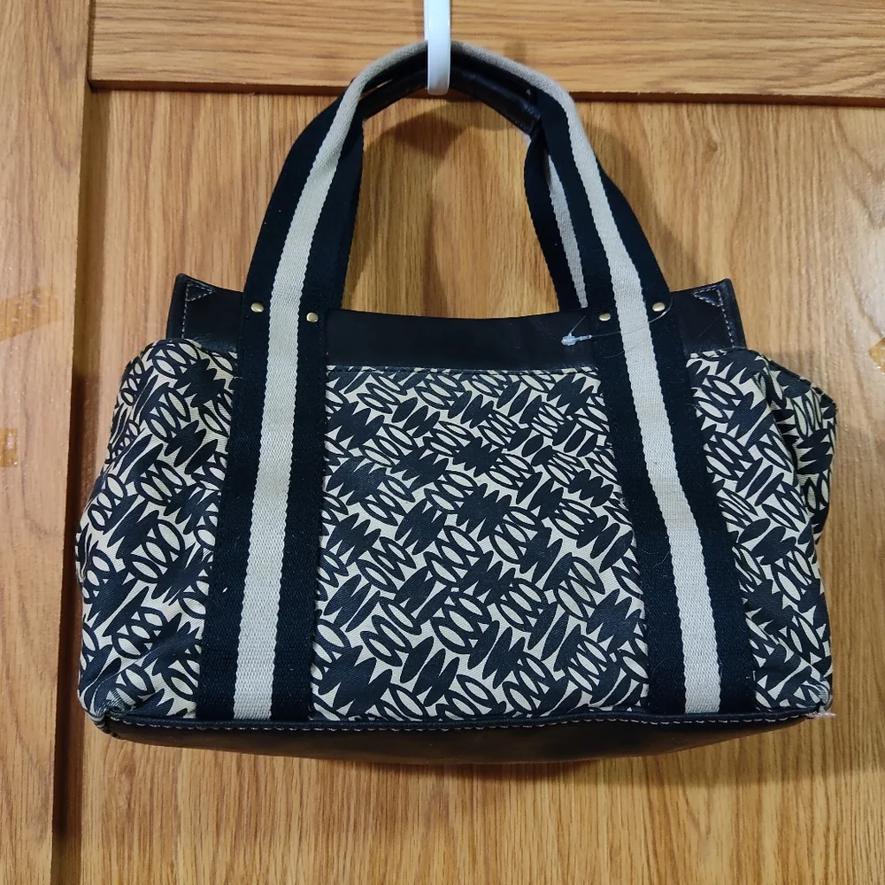 Tommy Hilfiger Purse EUC - Picture 3 of 8